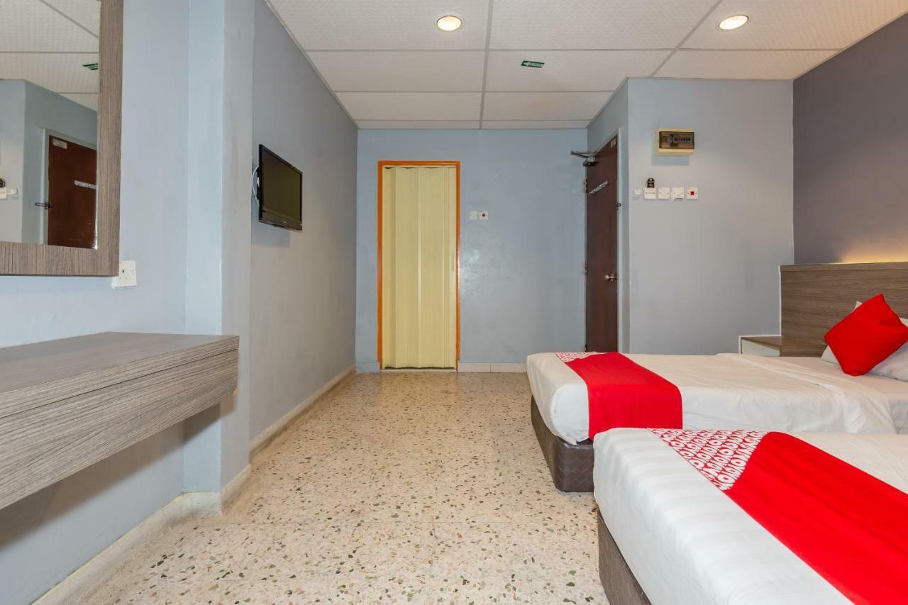 Oyo 1088 Yellow Mansion Banda Kaba Hotel Malacca Buitenkant foto
