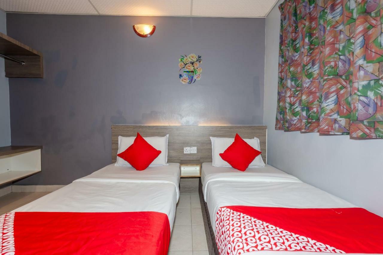 Oyo 1088 Yellow Mansion Banda Kaba Hotel Malacca Buitenkant foto